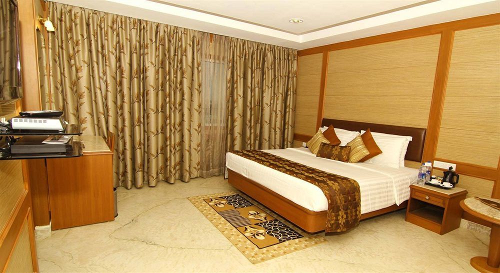 Jp Chennai Hotel Exterior photo