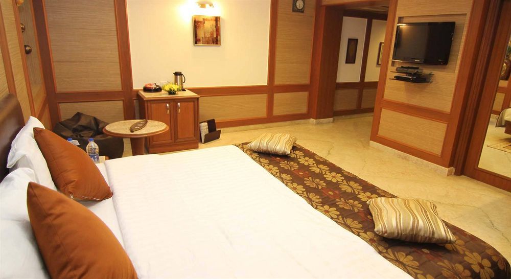 Jp Chennai Hotel Exterior photo