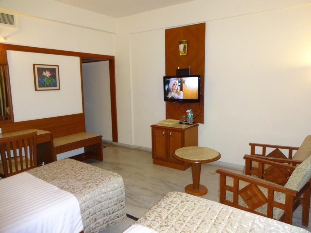 Jp Chennai Hotel Exterior photo